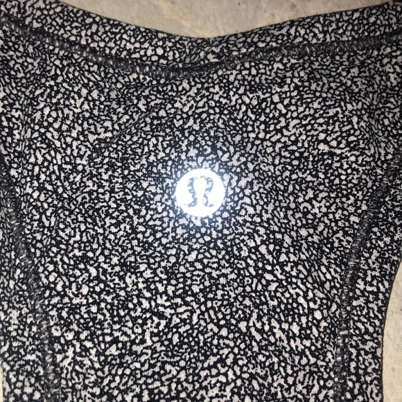 Lululemon tank size 4 - Picture 3 of 4